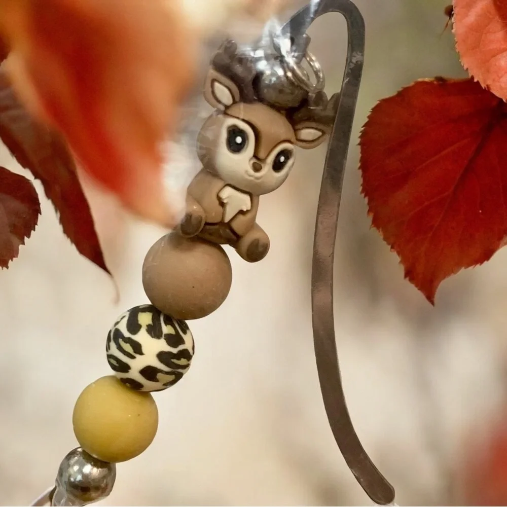 Adorable Deer Beaded Bookmark Design
